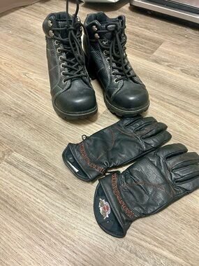 Women’s Harley-Davidson boots and gloves